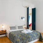 Awarded 3 Bedrooms Upscale Flat@chiado Bairro Alto * Лісабон