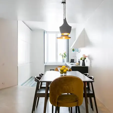 Awarded 3 Bedrooms Upscale Flat@chiado Bairro Alto Лісабон