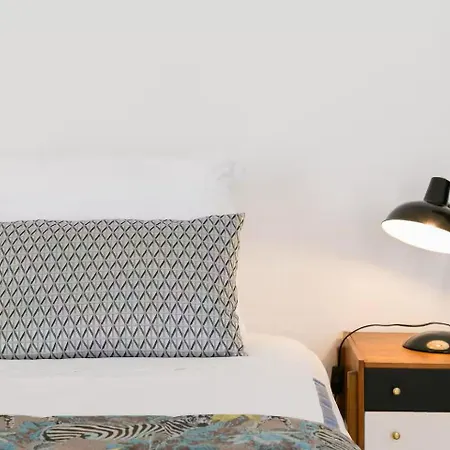 アパート Awarded 3 Bedrooms Upscale Flat@chiado Bairro Alto