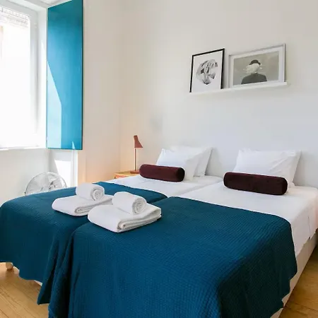アパート Awarded 3 Bedrooms Upscale Flat@chiado Bairro Alto