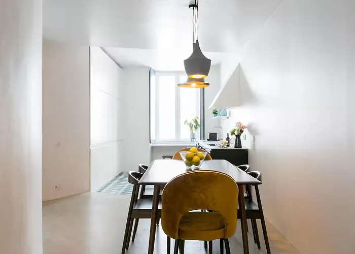 Awarded 3 Bedrooms Upscale Flat@chiado Bairro Alto Lisboa