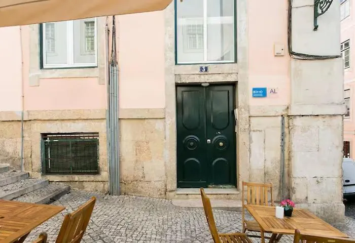 Awarded 3 Bedrooms Upscale Flat@chiado Bairro Alto * Lisboa