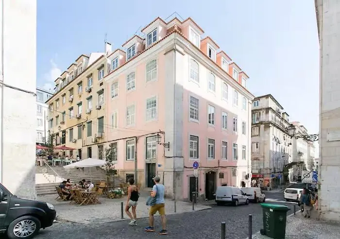Awarded 3 Bedrooms Upscale Flat@chiado Bairro Alto Lisboa