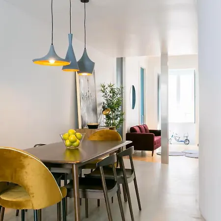아파트 Awarded 3 Bedrooms Upscale Flat@chiado Bairro Alto