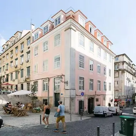 Awarded 3 Bedrooms Upscale Flat@chiado Bairro Alto ליסבון